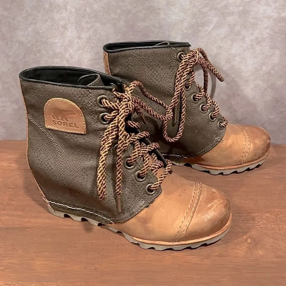 Sorel 1964 wedge snake print tan/gray hiking boots size 6
